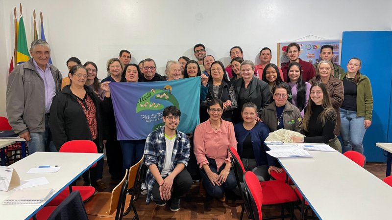 Alunos, professores e comunidade no 1º encontro de capacitação de agricultores em Val de Serra