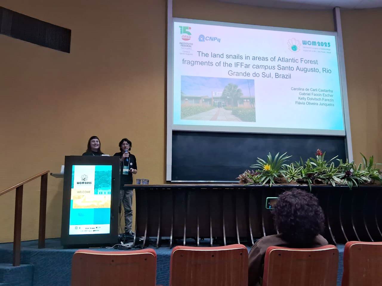 1 Alunos apresentando trabalho