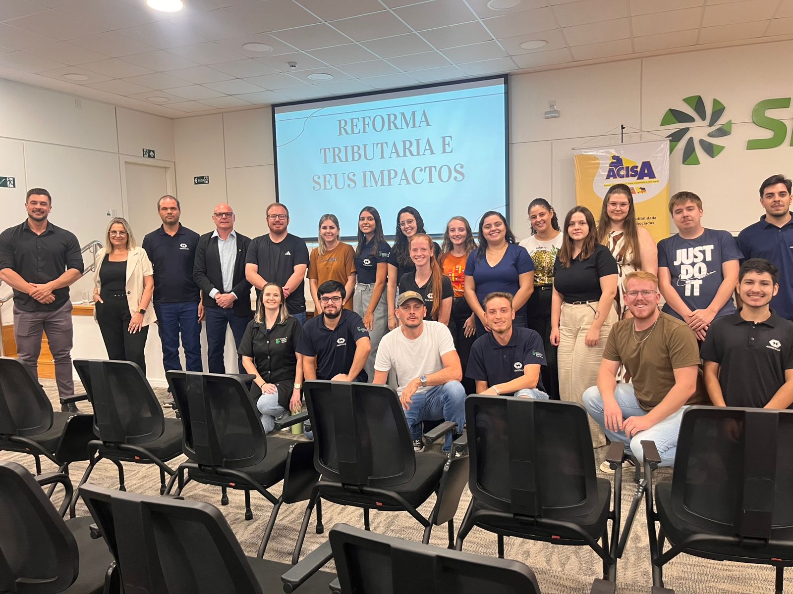 Estudantes na palestra da ACISA
