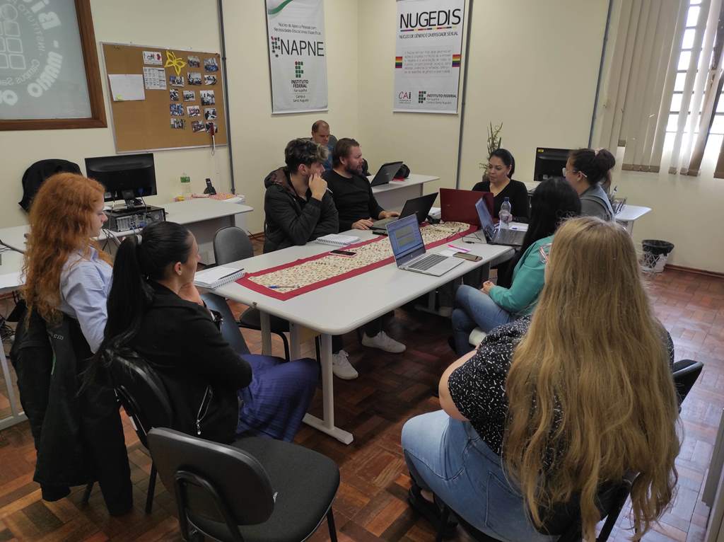 Reunião Grupo de Estudos Napne 3