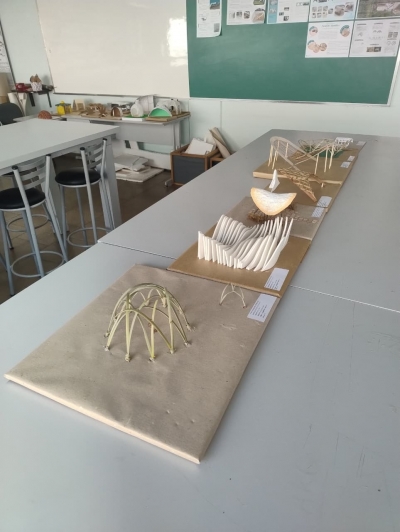 Alunos do 4º semestre do curso de Bacharelado em Arquitetura e Urbanismo realizam Estudos de Parabolóides Hiperbólicos.