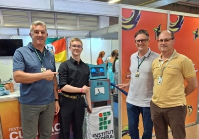 Campus apresenta protótipo de robô na 5ª Semana Nacional da EPT