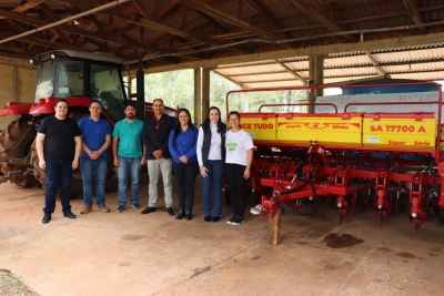 Campus Alegrete recebe semeadora adubadora para o laboratório de Mecanização Agrícola