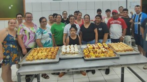 Projeto Pé na Estrada realiza oficina de Pães Doces de Natal para estudantes da EJA do CIEP e representantes de bairros Oficina Pães Doces