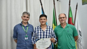 Formatura em Gabinete oficializa título e início da carreira de engenheiro agrônomo Formatura em Gabinete oficializa título e início da carreira de engenheiro agrônomo